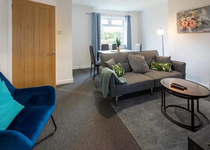 3 Bedroom House In Bris-tol - Sleeps 6 Guests, Contractors, Groups, Families, Business, Leisure & Relocation Welcome, 11 Minutes From Centre, Fast Wi-fi, Smart Tv And Free Private Parking For Two Cars Or Vans, Long And Short We Nyaraló Bristol
