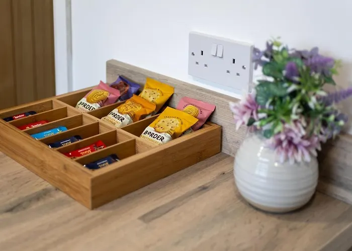 別荘 3 Bedroom House In Bris-tol - Sleeps 6 Guests, Contractors, Groups, Families, Business, Leisure & Relocation Welcome, 11 Minutes From Centre, Fast Wi-fi, Smart Tv And Free Private Parking For Two Cars Or Vans, Long And Short We *