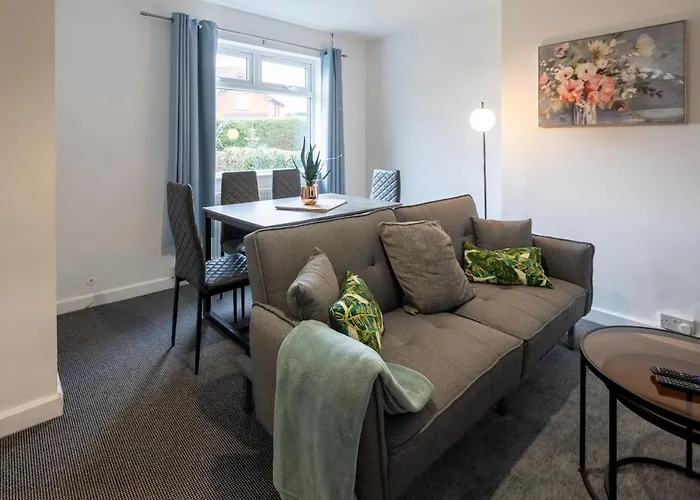 3 Bedroom House In Bris-tol - Sleeps 6 Guests, Contractors, Groups, Families, Business, Leisure & Relocation Welcome, 11 Minutes From Centre, Fast Wi-fi, Smart Tv And Free Private Parking For Two Cars Or Vans, Long And Short We ブリストル